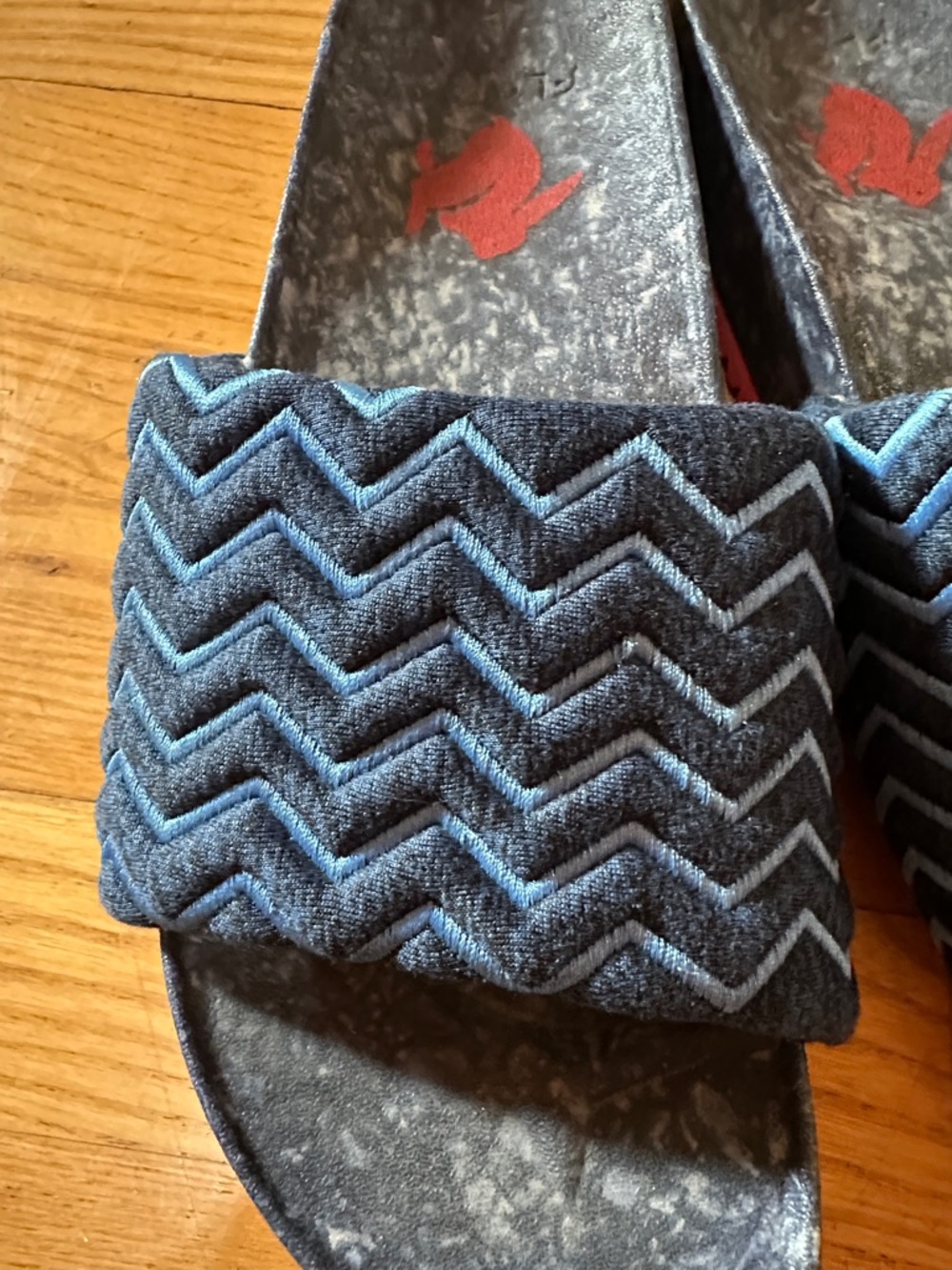 Fleks Recovery Wear Slides. MSRP $125 - Picture 2 of 5